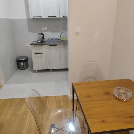 Grey Central Point Апартаменти